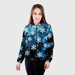 Куртка с капюшоном женская Стилизованный паттерн со снежинками тёмно-синий, цвет: 3D-черный — фото 2