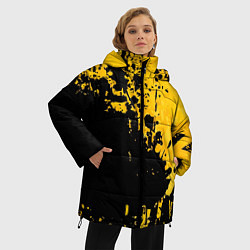Куртка зимняя женская Пятна черной краски на желтом фоне, цвет: 3D-красный — фото 2