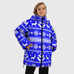 Куртка зимняя женская Новый год ели и олени на синем фоне, цвет: 3D-светло-серый — фото 2