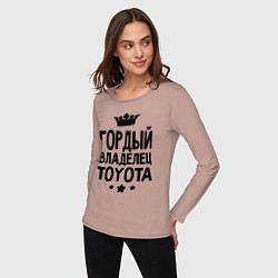 Лонгслив хлопковый женский Гордый владелец Toyota, цвет: пыльно-розовый — фото 2