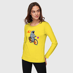 Лонгслив хлопковый женский Космонавт едет на велосипеде, цвет: желтый — фото 2