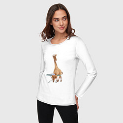 Лонгслив хлопковый женский Жираф гладит утюгом одежду, цвет: белый — фото 2