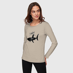 Лонгслив хлопковый женский Трайбл акула с надписью shark, цвет: миндальный — фото 2
