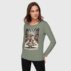 Лонгслив хлопковый женский Милая винтажная кошка на подиуме в винтажном плать, цвет: авокадо — фото 2