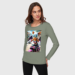 Лонгслив хлопковый женский Руж из Somic едет на мотоцикле, цвет: авокадо — фото 2