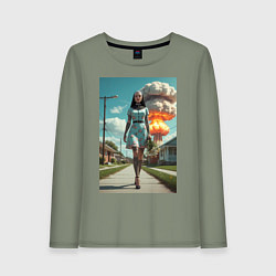 Женский лонгслив Девушка в костюме монашки уходит от взрыва