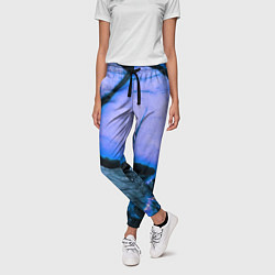 Брюки женские Трещины на абстрактном синем фоне, цвет: 3D-принт — фото 2