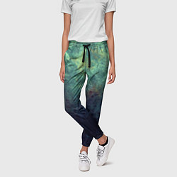 Брюки женские Абстракция - dark purple splashes on emerald color, цвет: 3D-принт — фото 2