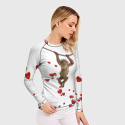 Рашгард женский Обезьянка висит на веревке среди сердечек, цвет: 3D-принт — фото 2