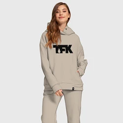 Женский костюм оверсайз TFK: Black Logo, цвет: миндальный — фото 2