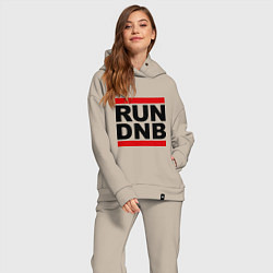Женский костюм оверсайз RUN DNB, цвет: миндальный — фото 2