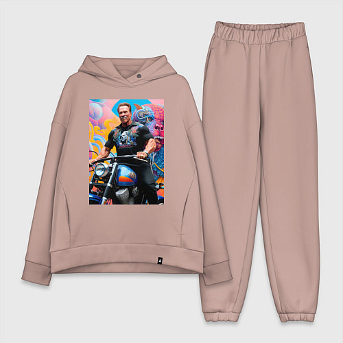 Женский костюм оверсайз Арнольд Шварценеггер - крутой байкер - нейросеть / Пыльно-розовый – фото 1