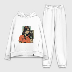 Женский костюм оверсайз Девушка у винтажного телефона поп-арт 1970-е, цвет: белый