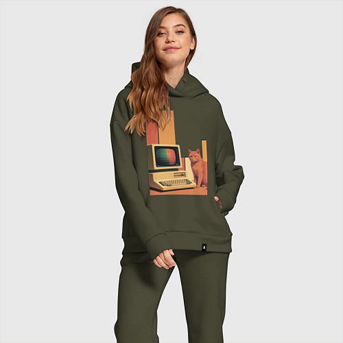 Женский костюм оверсайз Рыжий кот сидит у старого компьютера ретро поп-арт / Хаки – фото 2