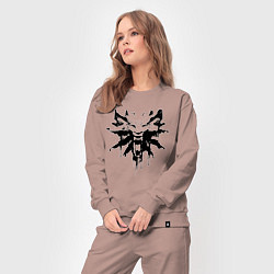 Костюм хлопковый женский The Witcher подтеки лого, цвет: пыльно-розовый — фото 2
