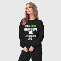 Костюм хлопковый женский I paused Rainbow Six to be here с зелеными стрелка, цвет: черный — фото 2