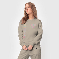 Костюм хлопковый женский Dynamite BTS logo, цвет: миндальный — фото 2