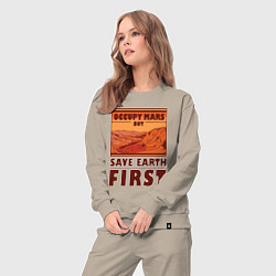 Костюм хлопковый женский Occupy mars but save earth first, цвет: миндальный — фото 2