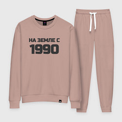 Женский костюм Надпись: на земле с 1990