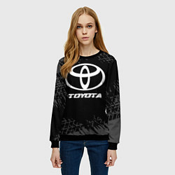 Свитшот женский Toyota speed на темном фоне со следами шин, цвет: 3D-черный — фото 2