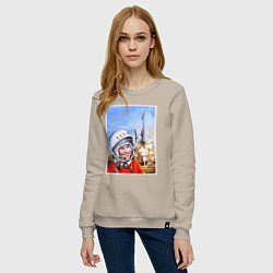 Свитшот хлопковый женский Юрий Гагарин на космодроме, цвет: миндальный — фото 2