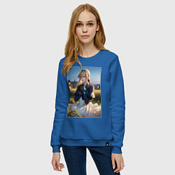 Свитшот хлопковый женский Вайолет Эвергарден на лугу, цвет: синий — фото 2