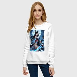 Свитшот хлопковый женский Черная лиса с мечем на фоне полнолуния, цвет: белый — фото 2