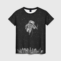 Женская футболка Космонавт Над Городом