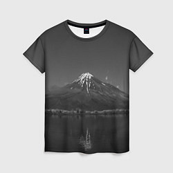 Женская футболка Тёмные горы и озеро