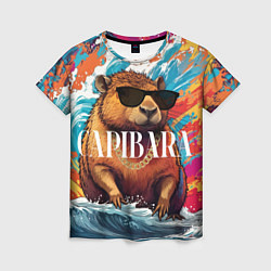 Женская футболка Капибара в очках на красочных волнах