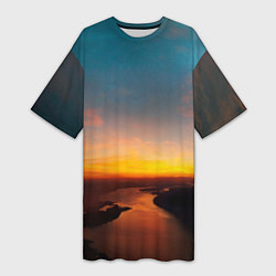 Женская длинная футболка Горная река на фоне заката