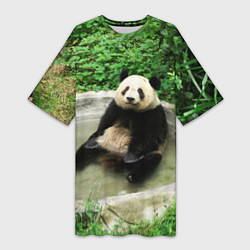 Женская длинная футболка Панда отдыхает в ванной