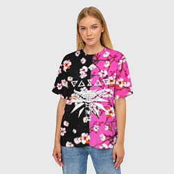 Футболка оверсайз женская Ведьмак паттерн сакура, цвет: 3D-принт — фото 2