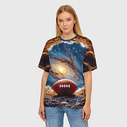 Футболка оверсайз женская Мяч для американского футбола в космосе, цвет: 3D-принт — фото 2