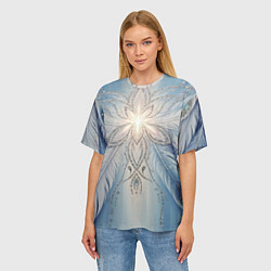 Футболка оверсайз женская Ледяной перьевой орнамент со светом, цвет: 3D-принт — фото 2