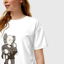 Футболка оверсайз женская KAWS, цвет: белый — фото 2