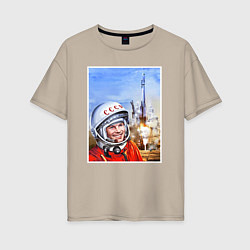 Женская футболка оверсайз Юрий Гагарин на космодроме