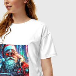 Футболка оверсайз женская Стильный Санта-клаус в стиле киберпанк, цвет: белый — фото 2