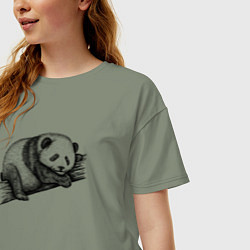 Футболка оверсайз женская Панда лежит на дереве, цвет: авокадо — фото 2