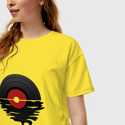 Футболка оверсайз женская Виниловая пластинка закат, цвет: желтый — фото 2