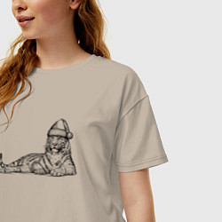 Футболка оверсайз женская Новогодний тигр лежит, цвет: миндальный — фото 2