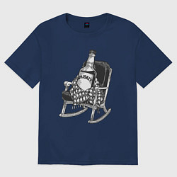 Женская футболка оверсайз Виски в кресле