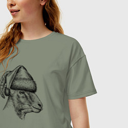 Футболка оверсайз женская Баран в новогоднем колпаке, цвет: авокадо — фото 2