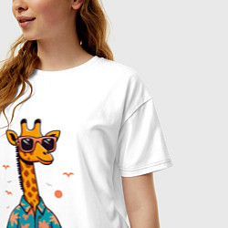 Футболка оверсайз женская Модный жираф в солнечных очках и гавайской рубашке, цвет: белый — фото 2