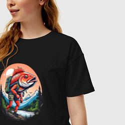 Футболка оверсайз женская Рыба турист в горах, цвет: черный — фото 2