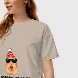 Футболка оверсайз женская Мем капибара в очках: с новым годом, цвет: миндальный — фото 2