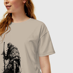 Футболка оверсайз женская Элитный рыцарь с двуручным мечом, цвет: миндальный — фото 2