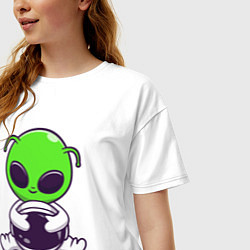 Футболка оверсайз женская Пришелец космонавт, цвет: белый — фото 2