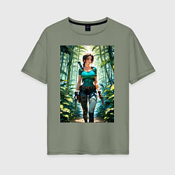Футболка оверсайз женская Лара Крофт в джунглях с пистолетами, цвет: авокадо