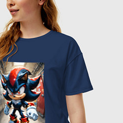 Футболка оверсайз женская Ежик Шедоу стоит в коридоре, цвет: тёмно-синий — фото 2